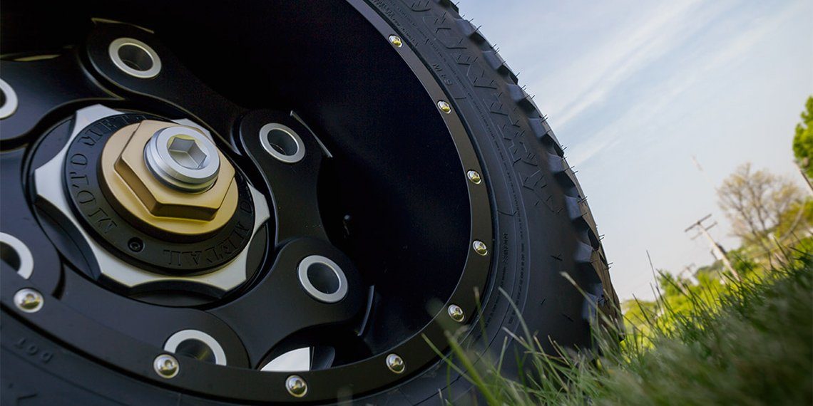 2014 DV8 Jeep truck Conversion Moto Metal Link Wheels