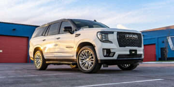 2023 GMC Yukon Denali – Making A Two-Toned Chrome Delete