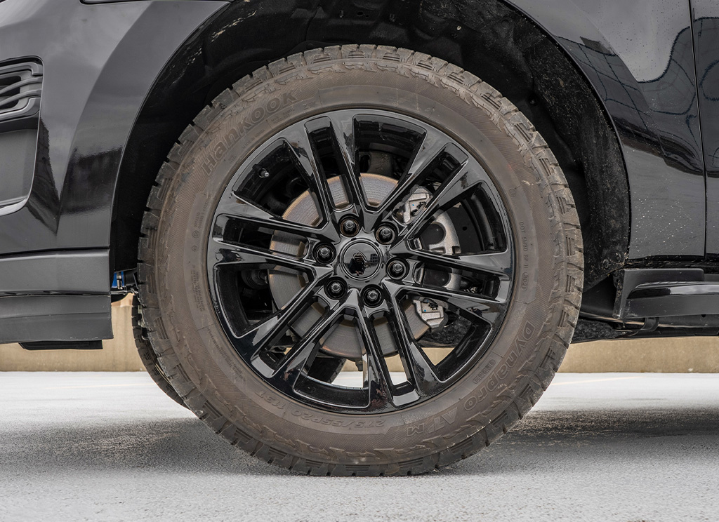 Black powder coated wheels on a Ford Expedition