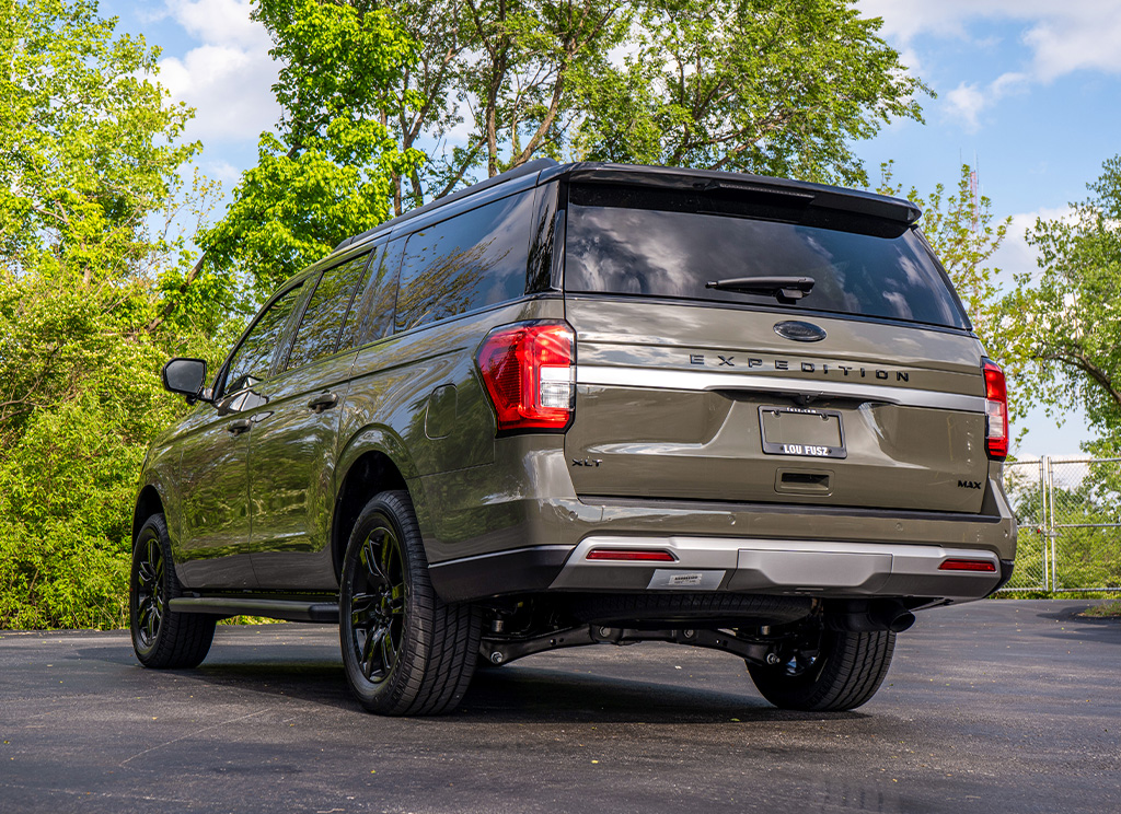 Rear angle view of a custom2024 Ford Expedition with a two-tone vinyl roof wrap and blackout trim.