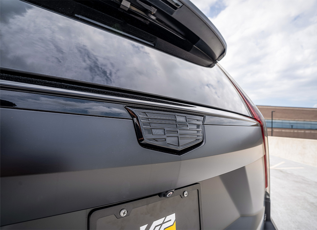 cadillac escalade rear hatch emblem in gloss black