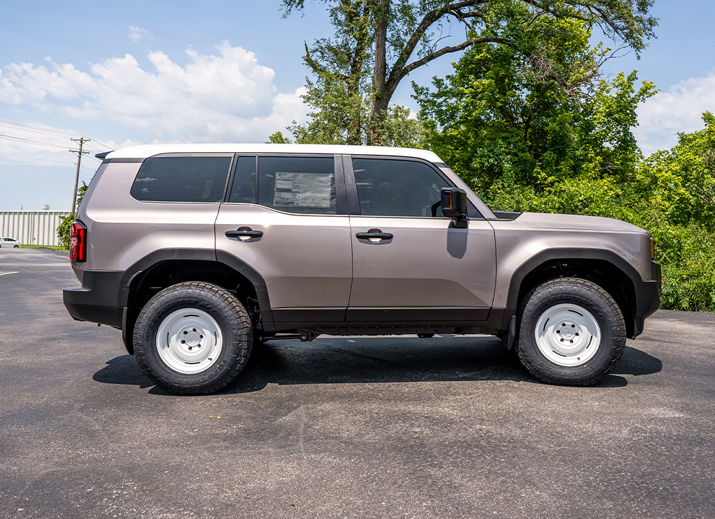 Grayscape roof wrap on a Meteor Shower 2024 Toyota Land Cruiser.