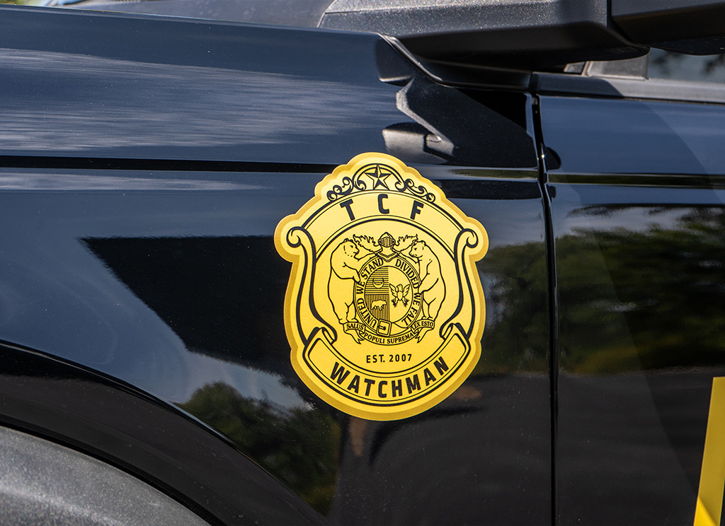 Vinyl graphic of The Cities Finest branded crest on the side fender.