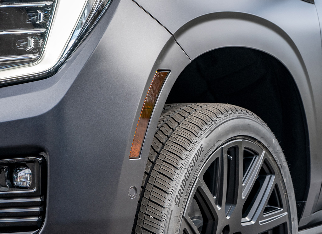 Close-up of a smoked side marker on a black 2025 GMC Yukon.