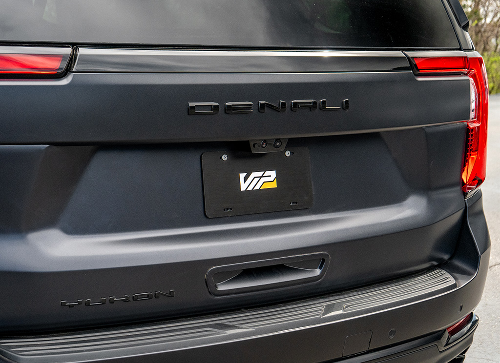 Close-up of the badging on the back of a blackout 2025 Yukon Denali.