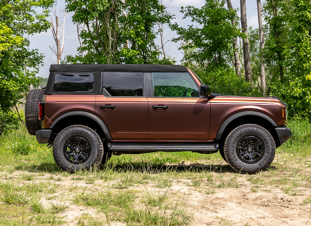 Side profile of a 2025 Ford Bronco with a bronze color flip vinyl wrap.