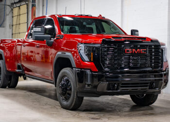 Chrome Delete 2025 GMC Sierra HD Denali with black trim.