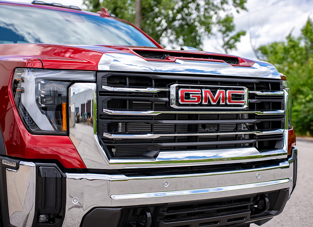 Factory chrome 2025 GMC Sierra HD grille.
