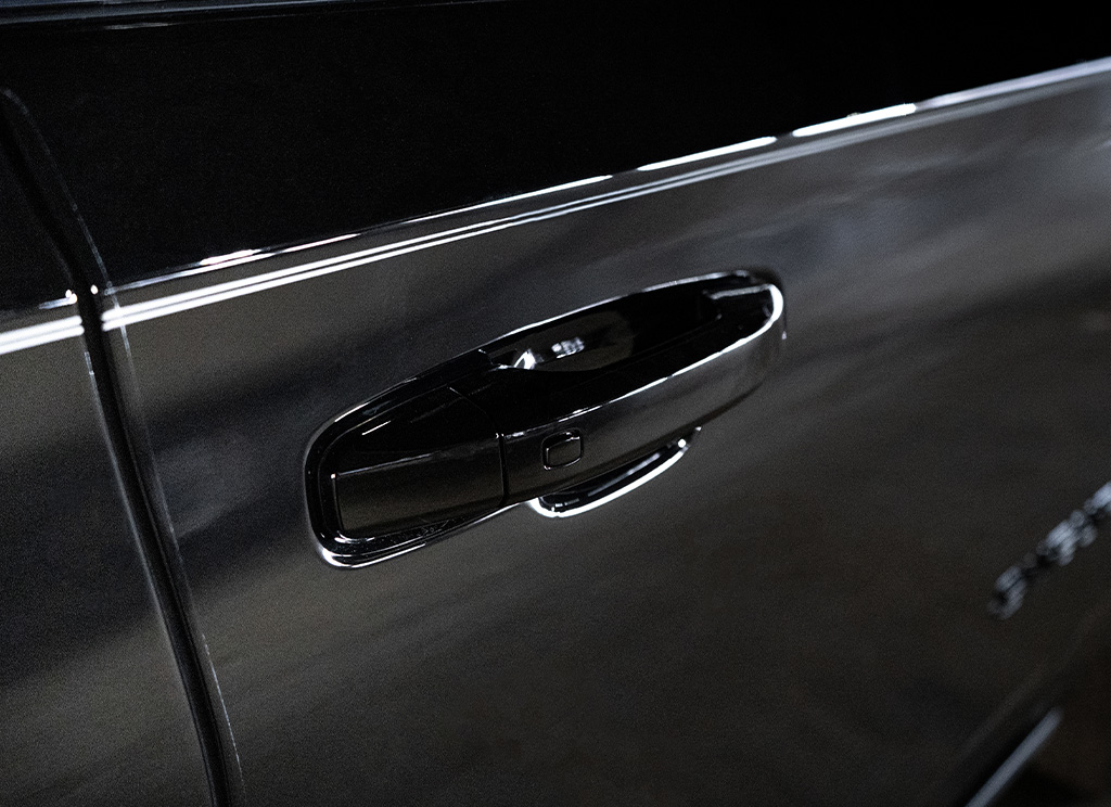 All black door handles.
