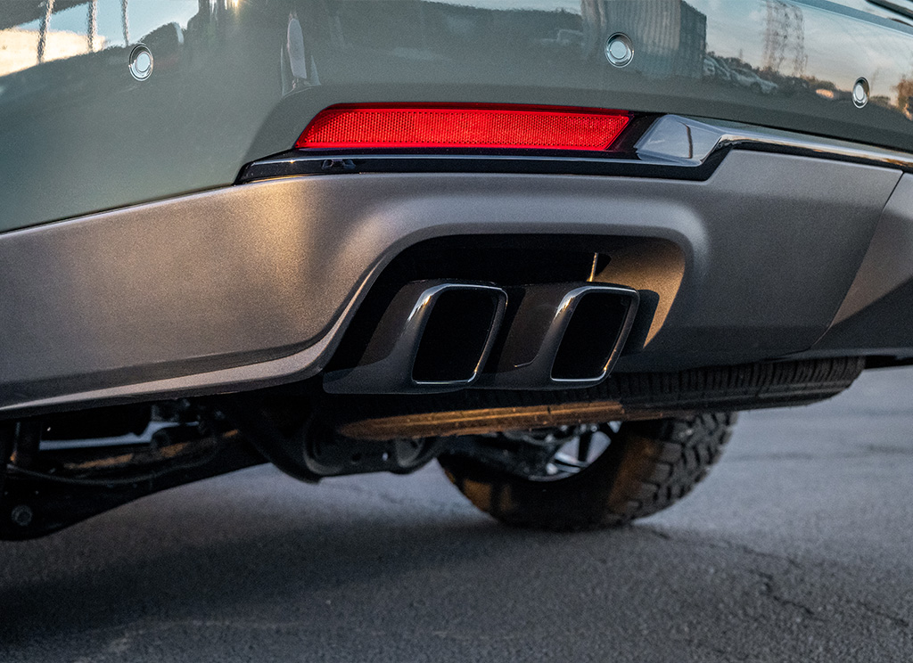 2026 GMC Yukon AT4 gloss black powder coated exhaust tips.