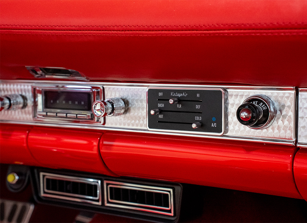 Retro radio and AC system in a 1956 Ford thunderbird.