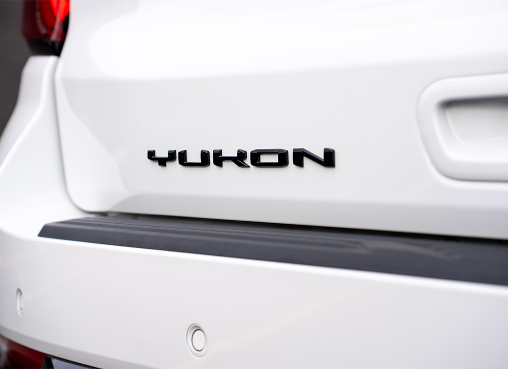 Blackout Yukon nameplate on a white 2026 GMC Yukon Denali.