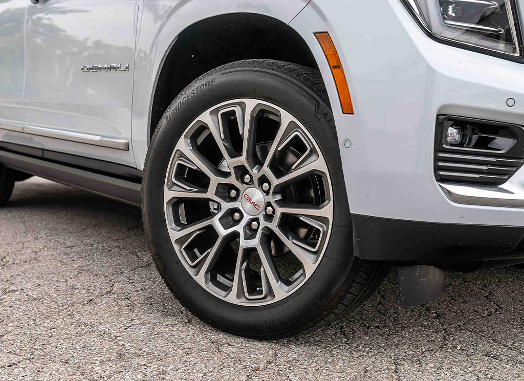 Original factory stock 2026 GMC Yukon Denali chrome wheels and orange side marker.