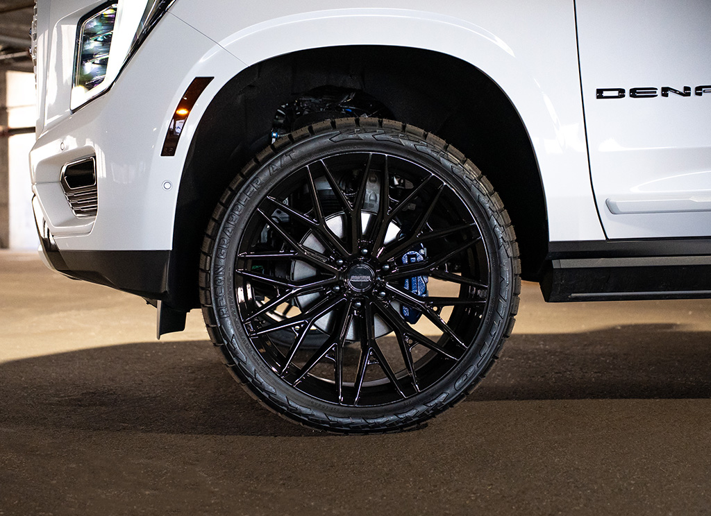 Gloss black Vossen HFX-6 wheels on a 2026 GMC Yukon Denali with a tinted side marker.